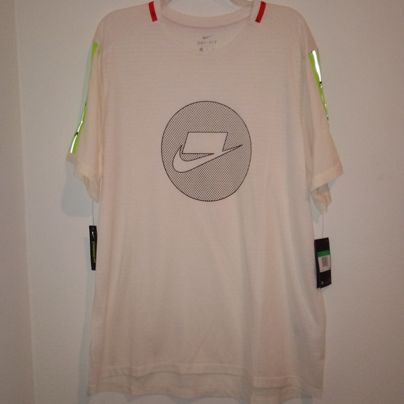 Nike Other - NIKE SPORTWEAR WILD 🏃 REFLECTIVE 👕